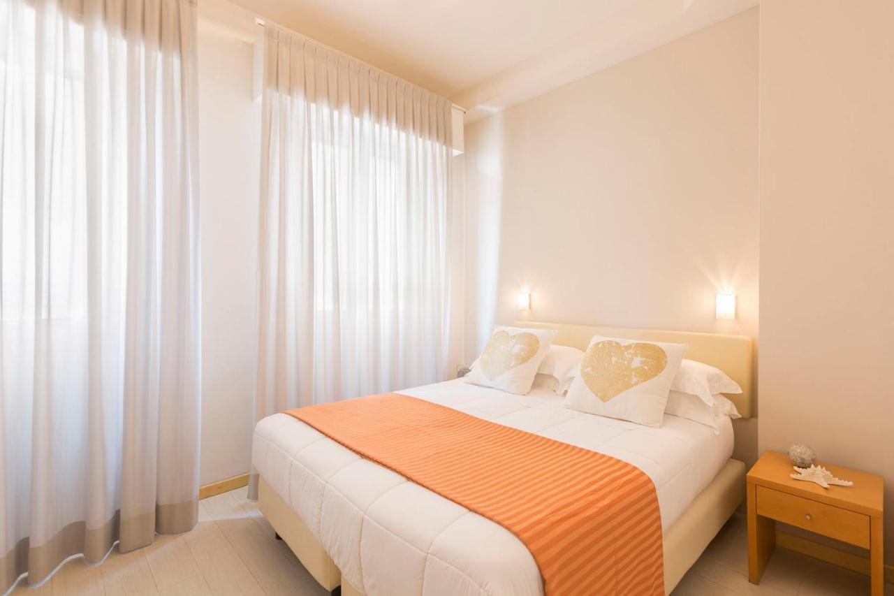 Hotel Commodore Riccione Exterior foto