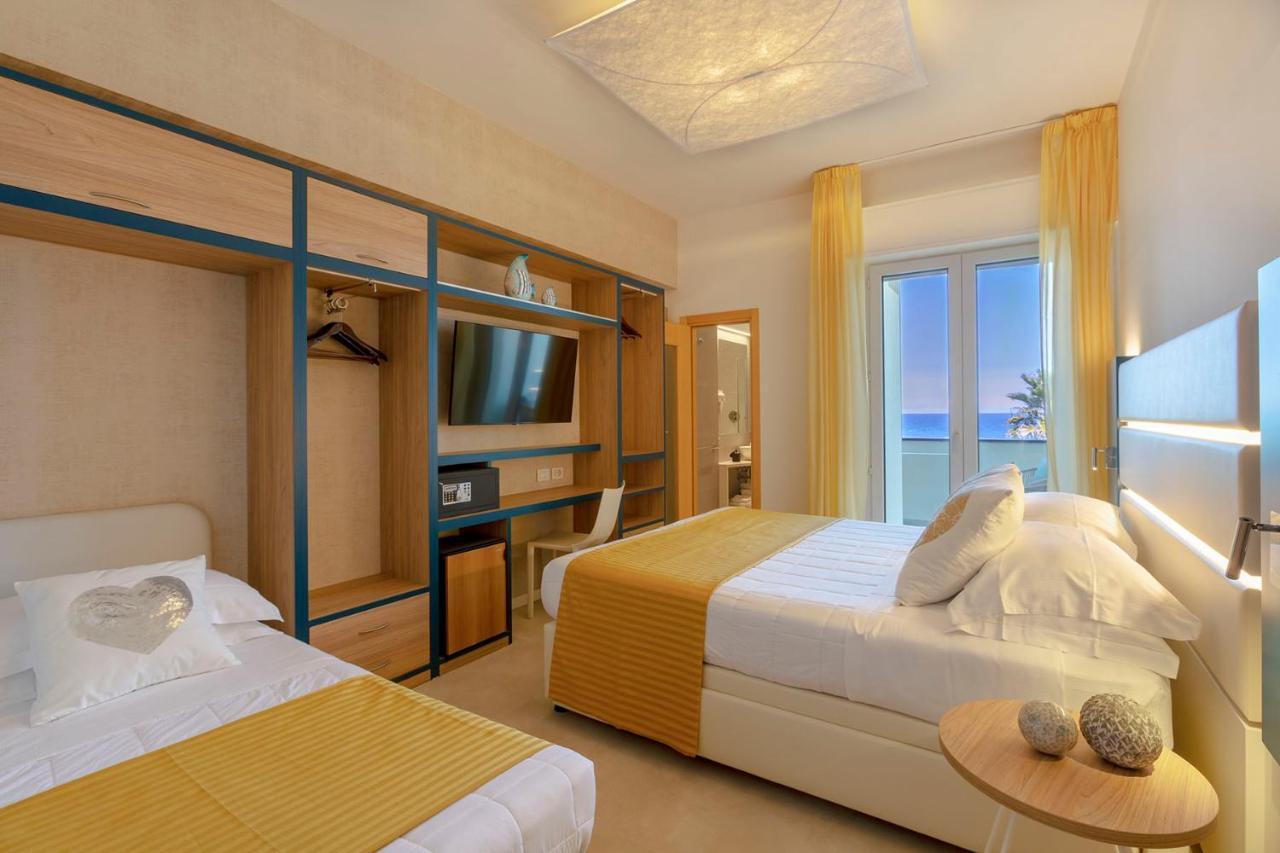 Hotel Commodore Riccione Exterior foto