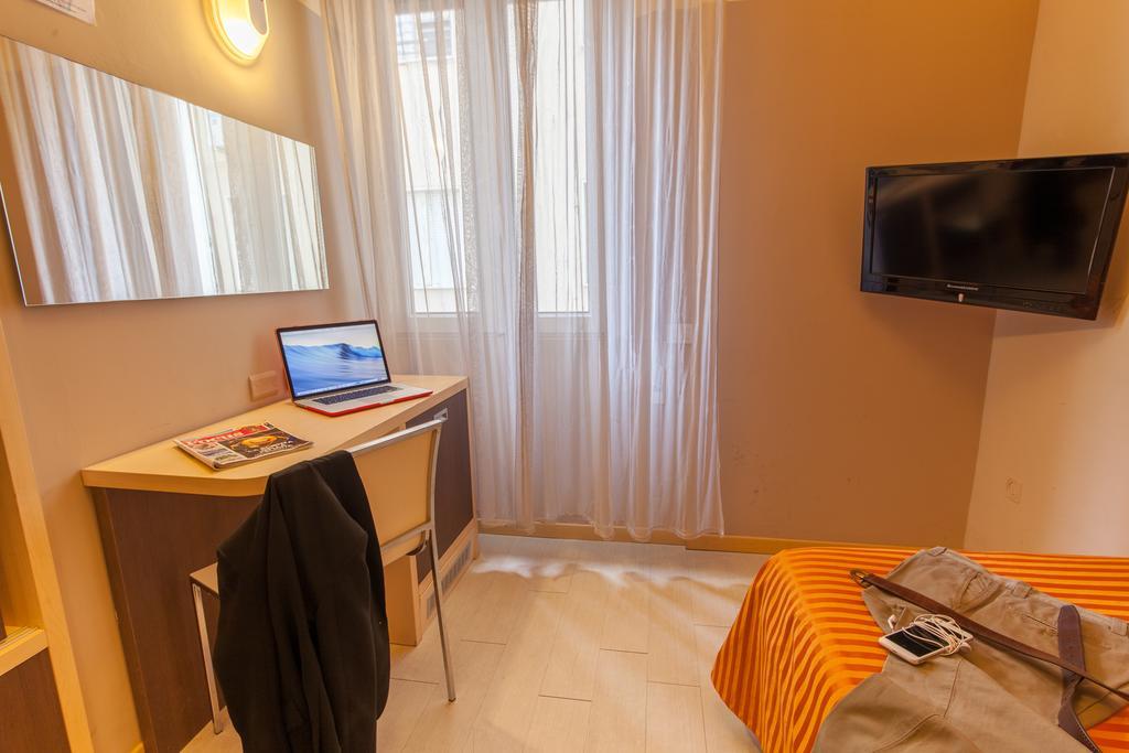 Hotel Commodore Riccione Exterior foto
